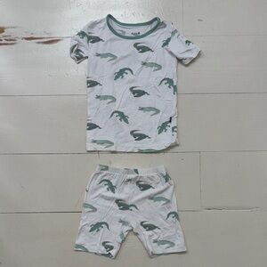 Kyte BABY White and Green Alligator Short Pajama Set